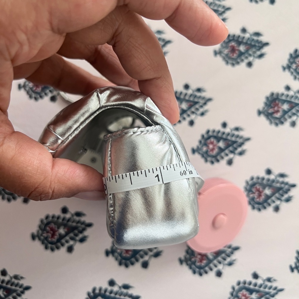 TORY BURCH• Silver Puffy Card Holder/airpod holder - Picture 9 of 11